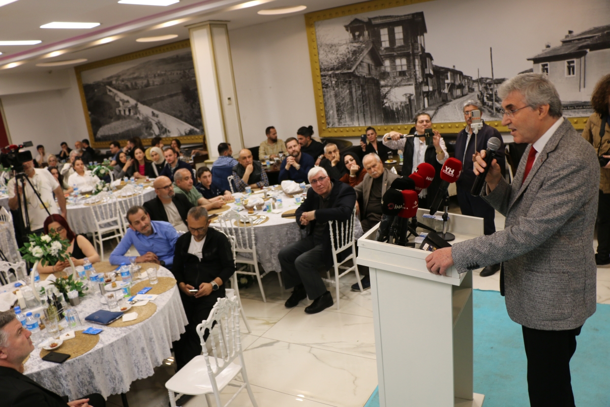 Sakarya Büyükşehir Belediye Başkanı Ekrem Yüce'nin Basına Veda Yemeği (GECEYE DAMGASINI VURAN HATIRA FOTOĞRAFLARI )