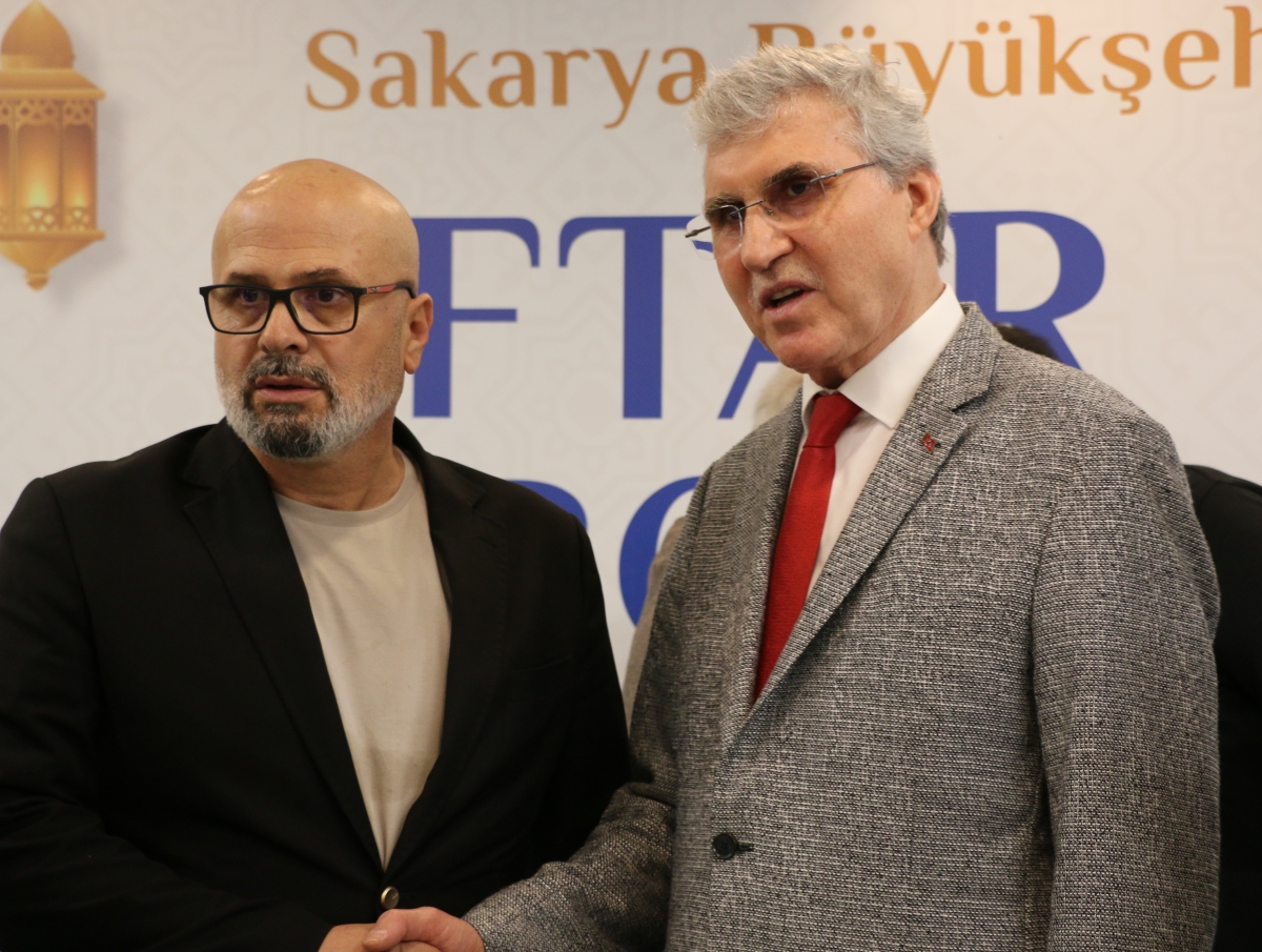 Sakarya Büyükşehir Belediye Başkanı Ekrem Yüce'nin Basına Veda Yemeği (GECEYE DAMGASINI VURAN HATIRA FOTOĞRAFLARI )
