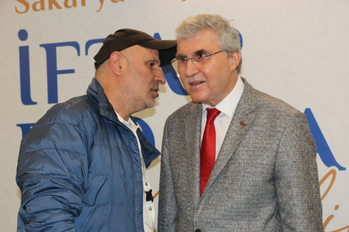 Sakarya Büyükşehir Belediye Başkanı Ekrem Yüce'nin Basına Veda Yemeği (GECEYE DAMGASINI VURAN HATIRA FOTOĞRAFLARI )