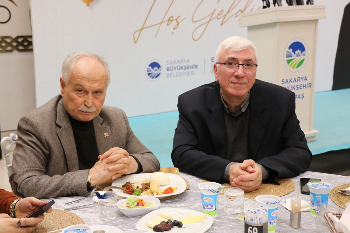Sakarya Büyükşehir Belediye Başkanı Ekrem Yüce'nin Basına Veda Yemeği (GECEYE DAMGASINI VURAN HATIRA FOTOĞRAFLARI )