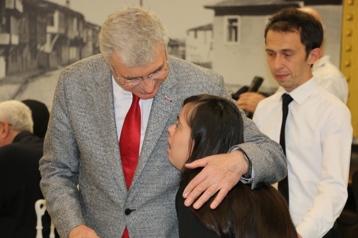 Sakarya Büyükşehir Belediye Başkanı Ekrem Yüce'nin Basına Veda Yemeği (GECEYE DAMGASINI VURAN HATIRA FOTOĞRAFLARI )
