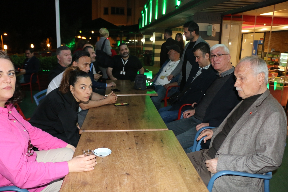 Sakarya Büyükşehir Belediye Başkanı Ekrem Yüce'nin Basına Veda Yemeği (GECEYE DAMGASINI VURAN HATIRA FOTOĞRAFLARI )