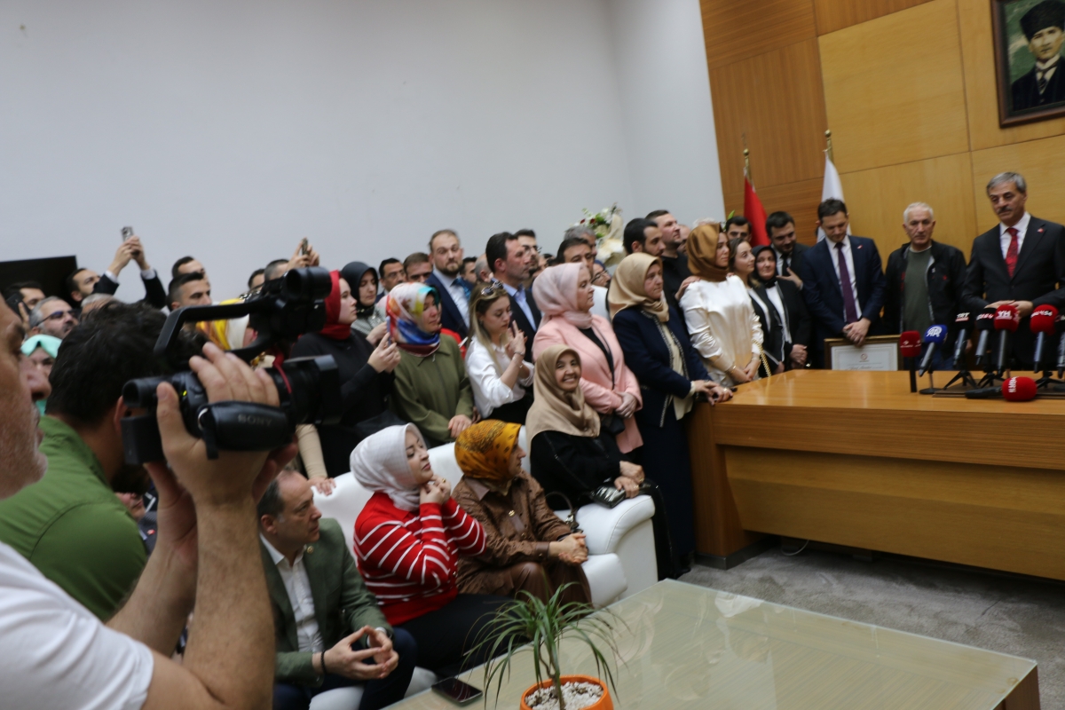Sakarya Büyükşehir Belediyesinde devir teslim heyecanı ( GÜNÜN ÖNE ÇIKAN FOTOĞRAFLARI )