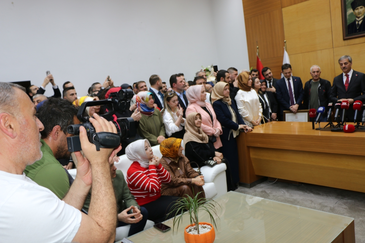 Sakarya Büyükşehir Belediyesinde devir teslim heyecanı ( GÜNÜN ÖNE ÇIKAN FOTOĞRAFLARI )