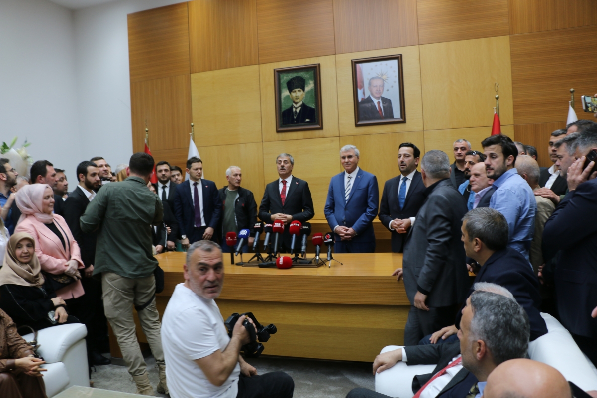 Sakarya Büyükşehir Belediyesinde devir teslim heyecanı ( GÜNÜN ÖNE ÇIKAN FOTOĞRAFLARI )