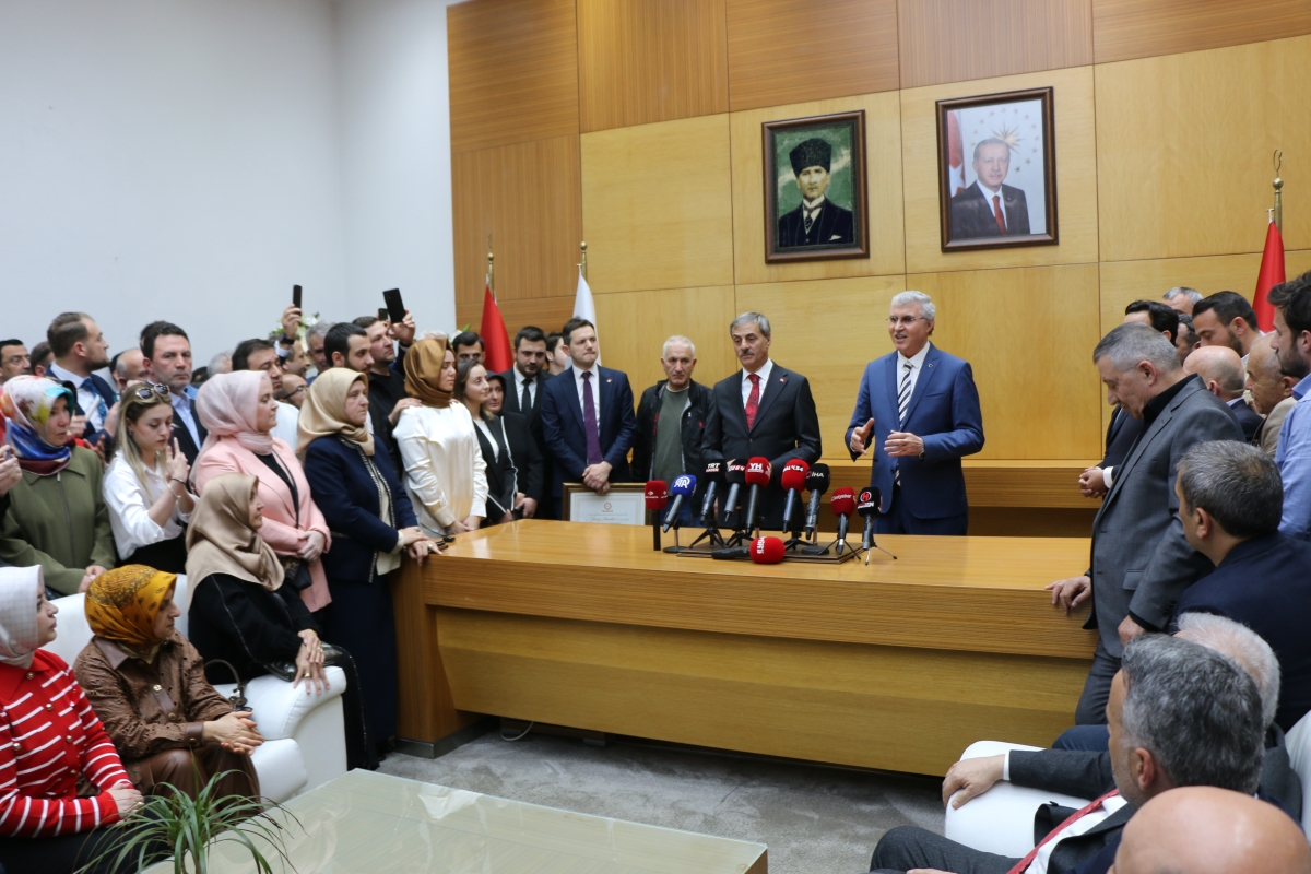 Sakarya Büyükşehir Belediyesinde devir teslim heyecanı ( GÜNÜN ÖNE ÇIKAN FOTOĞRAFLARI )