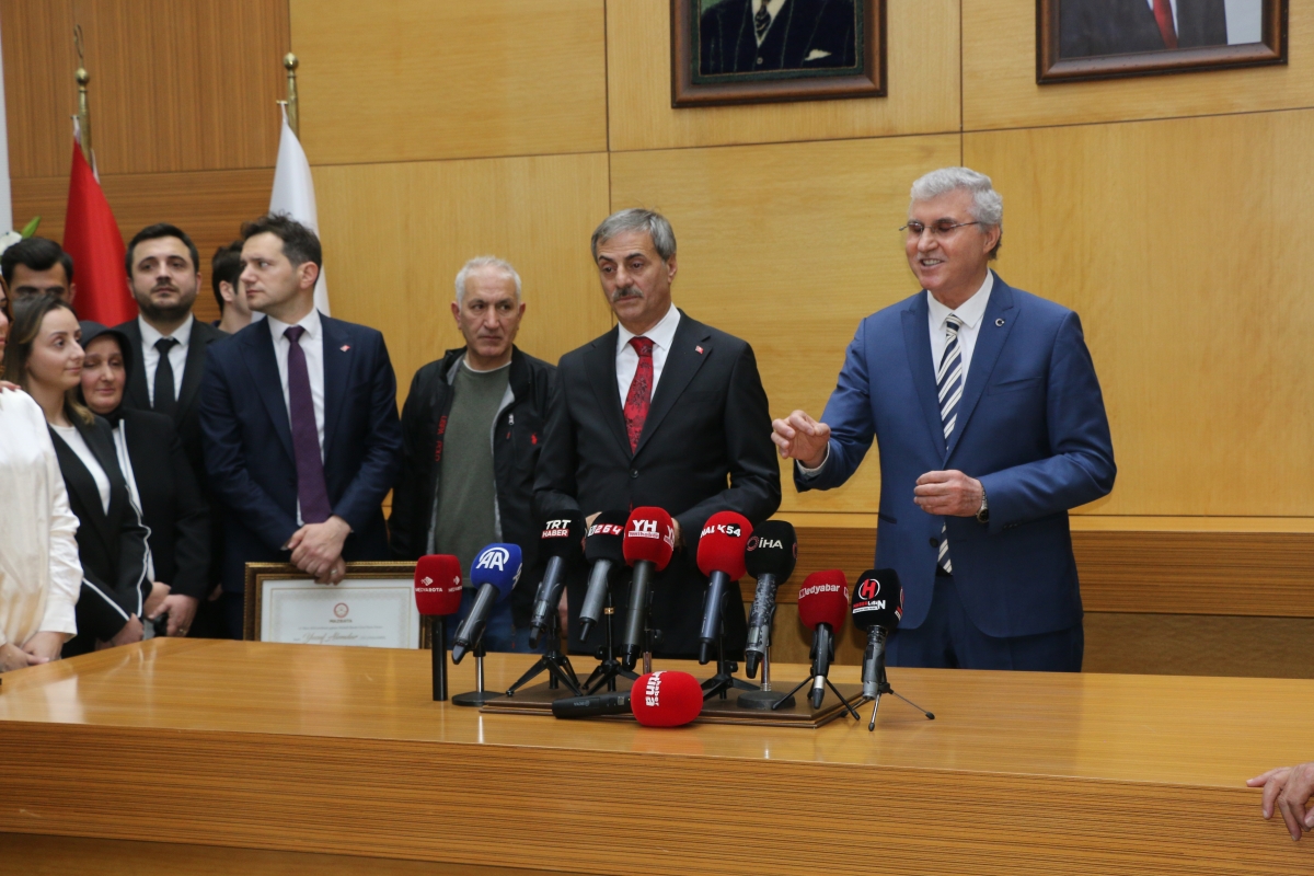 Sakarya Büyükşehir Belediyesinde devir teslim heyecanı ( GÜNÜN ÖNE ÇIKAN FOTOĞRAFLARI )