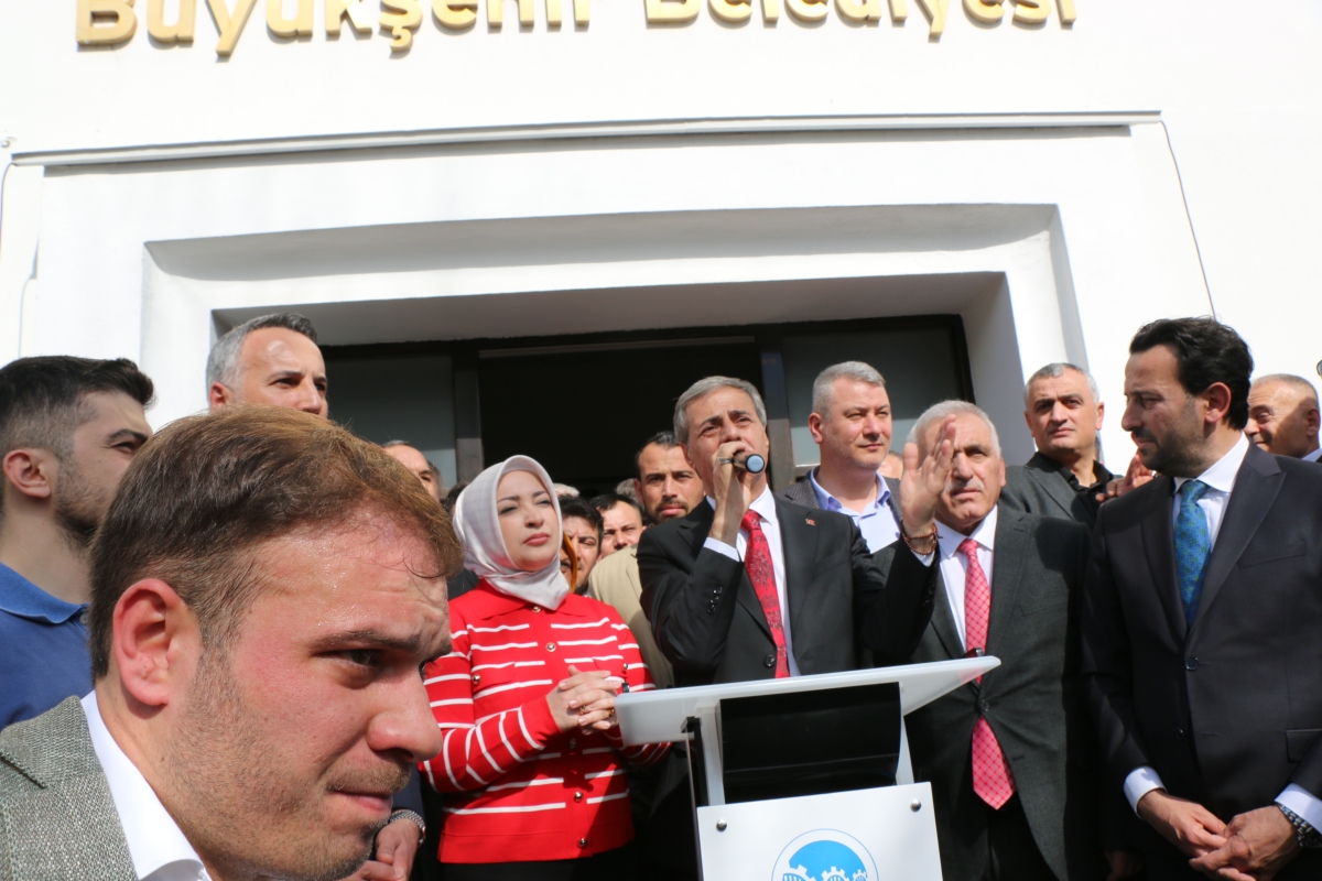 Sakarya Büyükşehir Belediyesinde devir teslim heyecanı ( GÜNÜN ÖNE ÇIKAN FOTOĞRAFLARI )