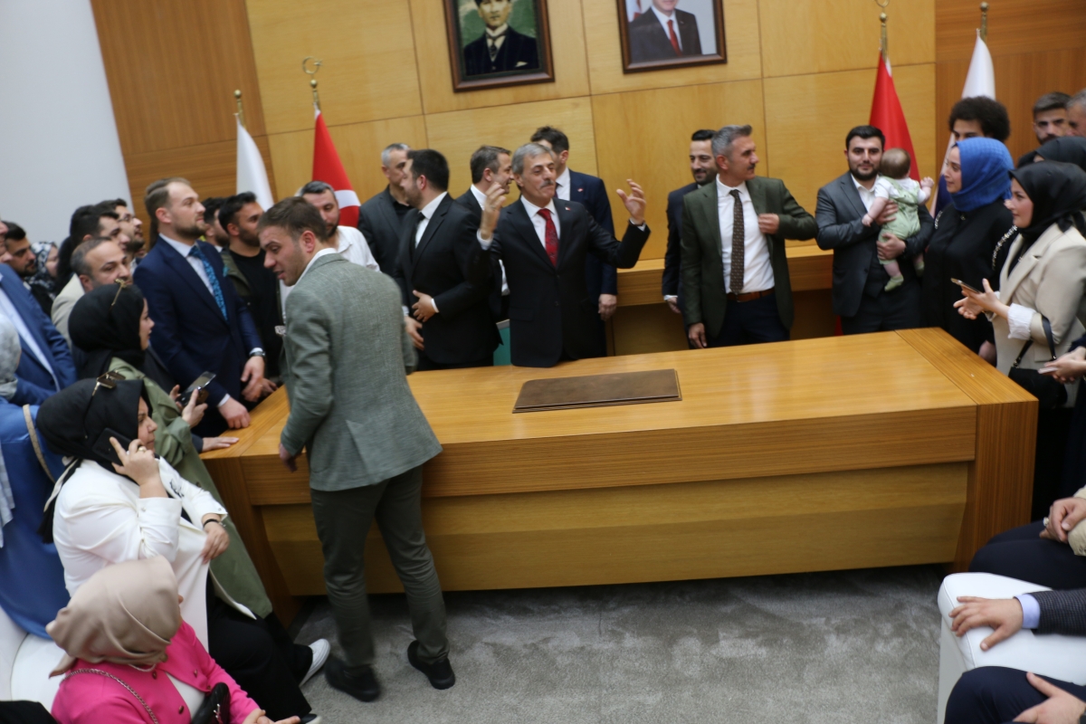 Sakarya Büyükşehir Belediyesinde devir teslim heyecanı ( GÜNÜN ÖNE ÇIKAN FOTOĞRAFLARI )