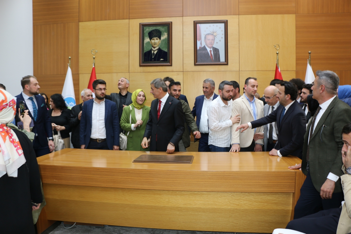 Sakarya Büyükşehir Belediyesinde devir teslim heyecanı ( GÜNÜN ÖNE ÇIKAN FOTOĞRAFLARI )
