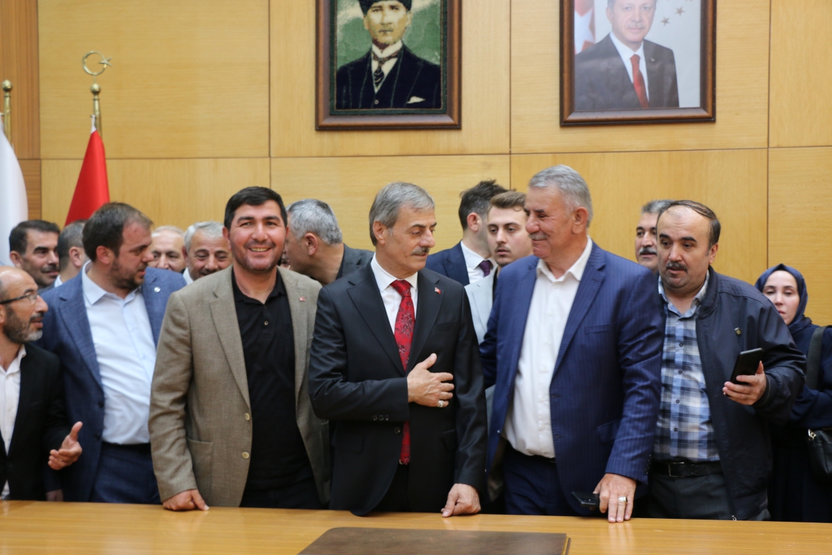 Sakarya Büyükşehir Belediyesinde devir teslim heyecanı ( GÜNÜN ÖNE ÇIKAN FOTOĞRAFLARI )