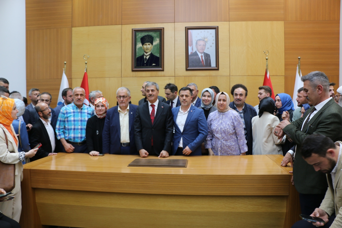 Sakarya Büyükşehir Belediyesinde devir teslim heyecanı ( GÜNÜN ÖNE ÇIKAN FOTOĞRAFLARI )