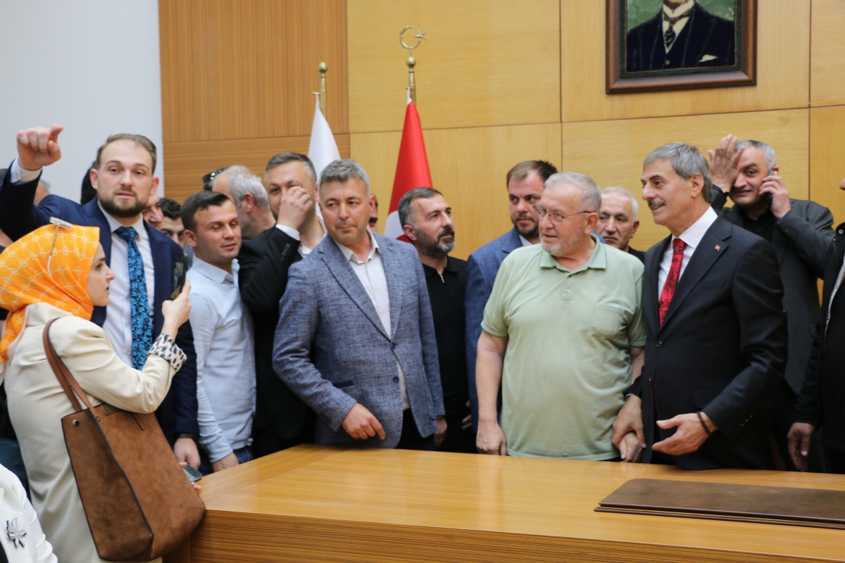 Sakarya Büyükşehir Belediyesinde devir teslim heyecanı ( GÜNÜN ÖNE ÇIKAN FOTOĞRAFLARI )