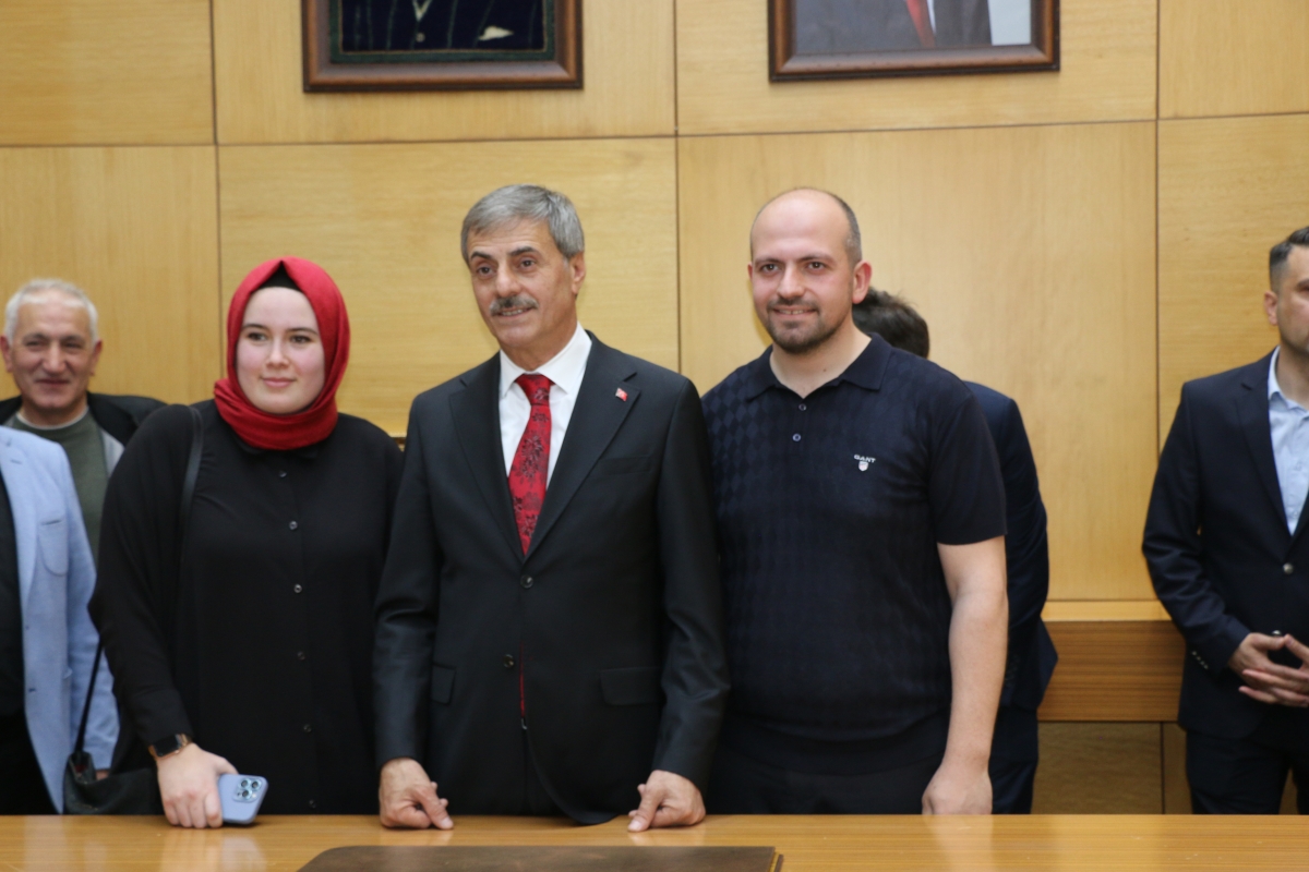 Sakarya Büyükşehir Belediyesinde devir teslim heyecanı ( GÜNÜN ÖNE ÇIKAN FOTOĞRAFLARI )