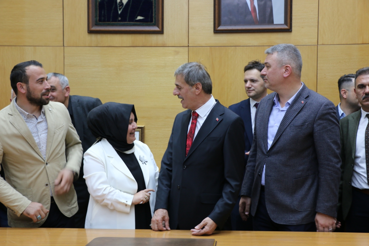 Sakarya Büyükşehir Belediyesinde devir teslim heyecanı ( GÜNÜN ÖNE ÇIKAN FOTOĞRAFLARI )