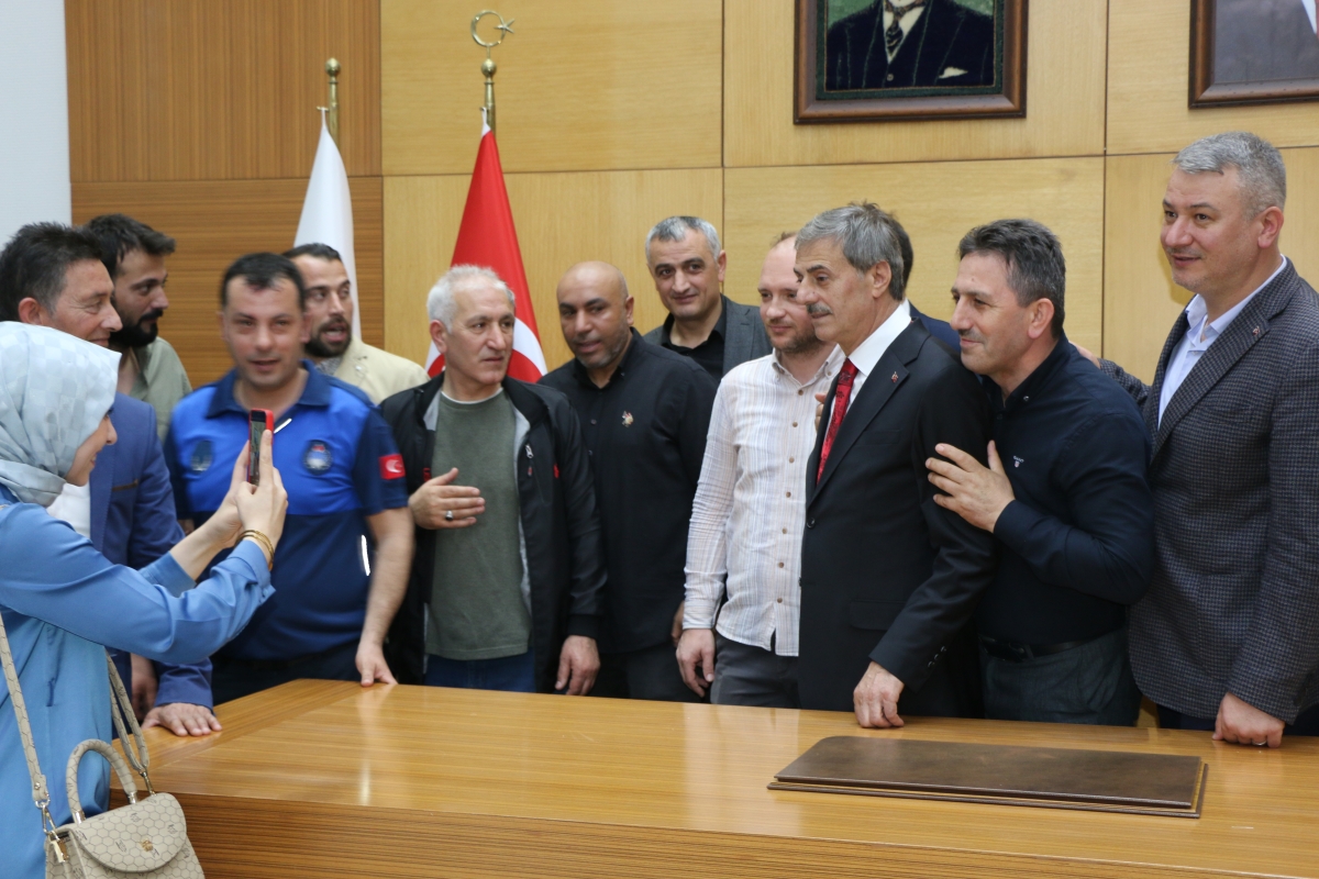 Sakarya Büyükşehir Belediyesinde devir teslim heyecanı ( GÜNÜN ÖNE ÇIKAN FOTOĞRAFLARI )