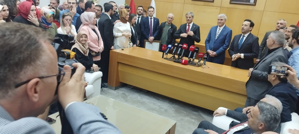 Sakarya Büyükşehir Belediyesinde devir teslim heyecanı ( GÜNÜN ÖNE ÇIKAN FOTOĞRAFLARI )