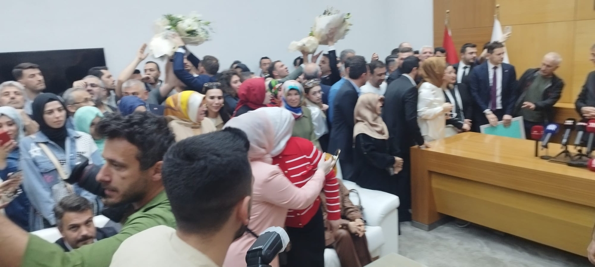 Sakarya Büyükşehir Belediyesinde devir teslim heyecanı ( GÜNÜN ÖNE ÇIKAN FOTOĞRAFLARI )