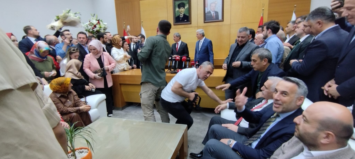 Sakarya Büyükşehir Belediyesinde devir teslim heyecanı ( GÜNÜN ÖNE ÇIKAN FOTOĞRAFLARI )