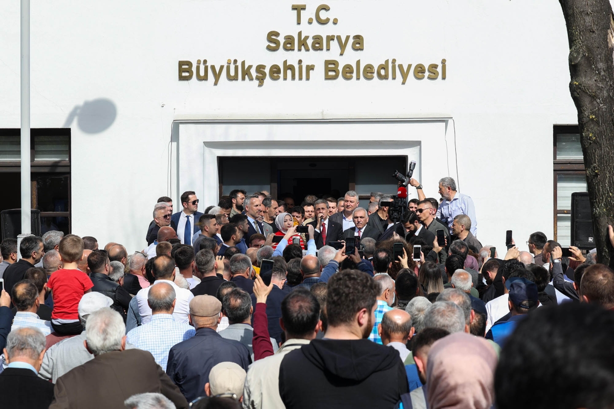 Sakarya Büyükşehir’de hizmet bayrağı artık Yusuf Alemdar’da: “Bizim yarışımız, hizmet yarışıdır” ( GÜNÜN ÖNE ÇIKAN FOTOĞRAFLARI )