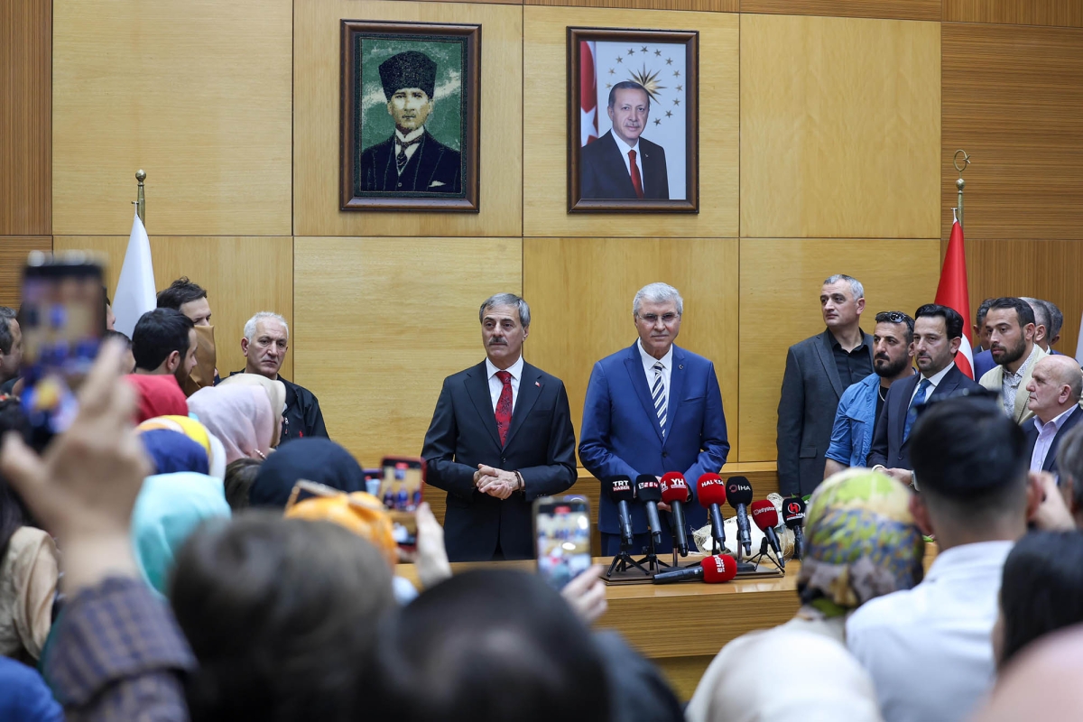 Sakarya Büyükşehir’de hizmet bayrağı artık Yusuf Alemdar’da: “Bizim yarışımız, hizmet yarışıdır” ( GÜNÜN ÖNE ÇIKAN FOTOĞRAFLARI )
