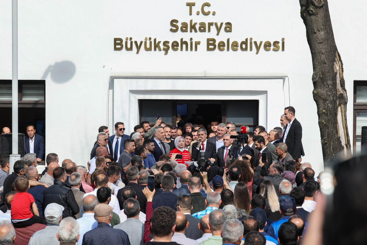 Sakarya Büyükşehir’de hizmet bayrağı artık Yusuf Alemdar’da: “Bizim yarışımız, hizmet yarışıdır” ( GÜNÜN ÖNE ÇIKAN FOTOĞRAFLARI )