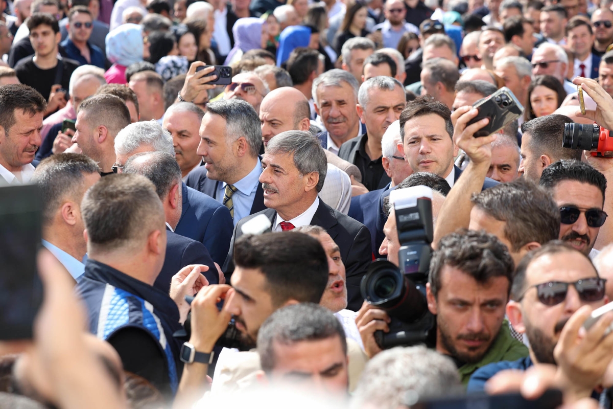 Sakarya Büyükşehir’de hizmet bayrağı artık Yusuf Alemdar’da: “Bizim yarışımız, hizmet yarışıdır” ( GÜNÜN ÖNE ÇIKAN FOTOĞRAFLARI )