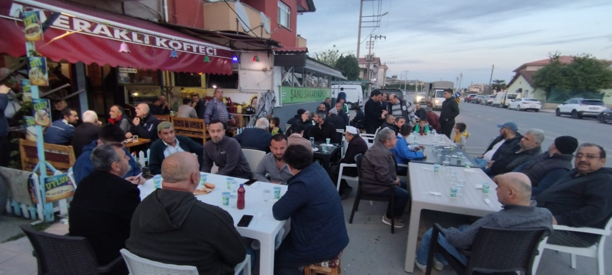 Meraklı Köfteci Yakup Barış Özgür Usta'dan 5'nci Geleneksel İftar Yemeği ( GÜNÜN ÖNE ÇIKAN FOTOĞRAFLARI )