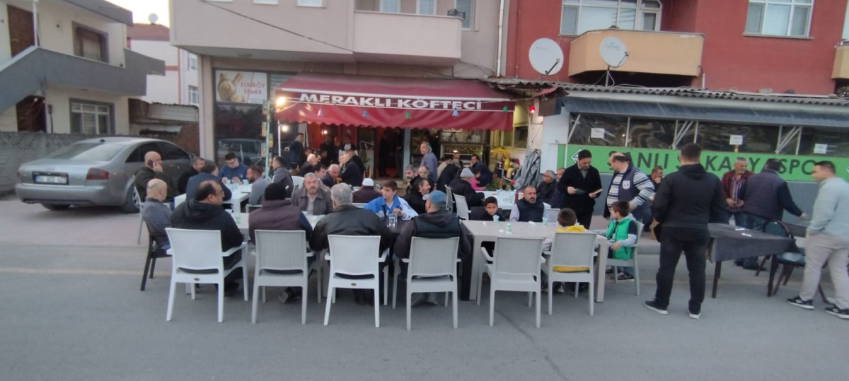 Meraklı Köfteci Yakup Barış Özgür Usta'dan 5'nci Geleneksel İftar Yemeği ( GÜNÜN ÖNE ÇIKAN FOTOĞRAFLARI )