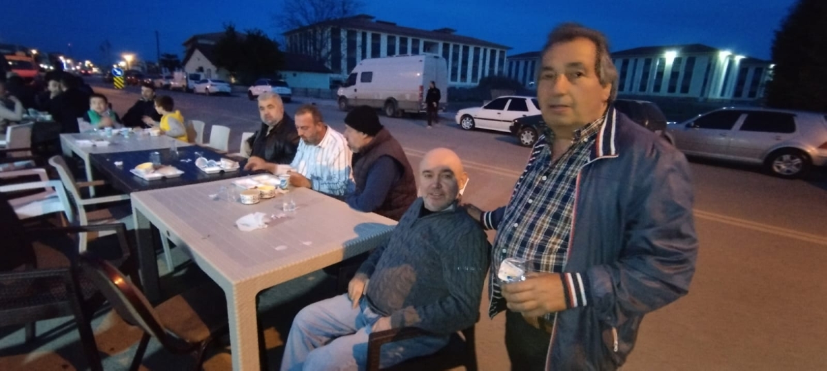 Meraklı Köfteci Yakup Barış Özgür Usta'dan 5'nci Geleneksel İftar Yemeği ( GÜNÜN ÖNE ÇIKAN FOTOĞRAFLARI )
