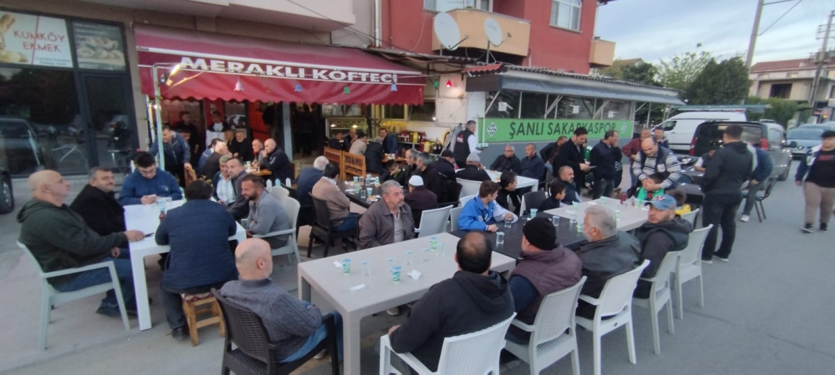Meraklı Köfteci Yakup Barış Özgür Usta'dan 5'nci Geleneksel İftar Yemeği ( GÜNÜN ÖNE ÇIKAN FOTOĞRAFLARI )