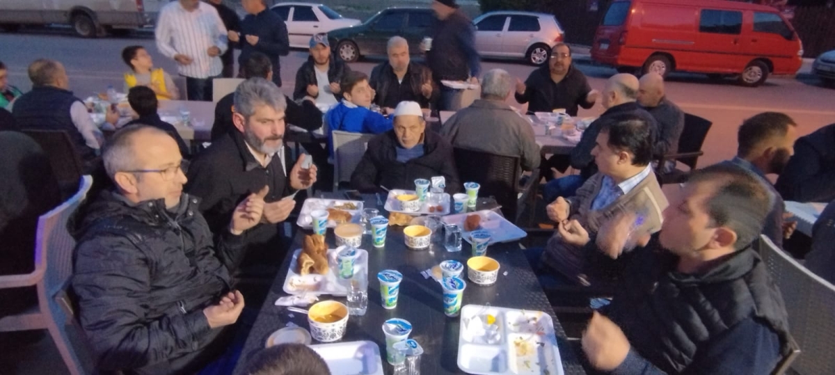 Meraklı Köfteci Yakup Barış Özgür Usta'dan 5'nci Geleneksel İftar Yemeği ( GÜNÜN ÖNE ÇIKAN FOTOĞRAFLARI )