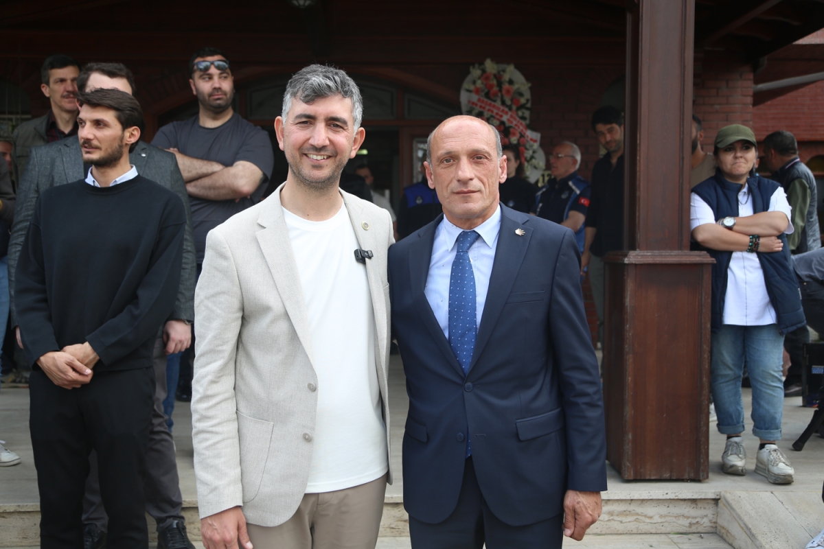 Sapanca’da Devir Teslim Yapıldı, 31 Mart yerel seçimlerini kazanarak CHP'den Sapanca Belediye Başkanı seçilen Nihat Arda Şahin, göreve başladı.