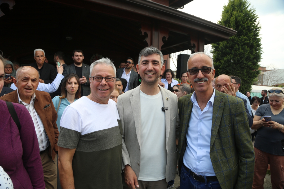 Sapanca’da Devir Teslim Yapıldı, 31 Mart yerel seçimlerini kazanarak CHP'den Sapanca Belediye Başkanı seçilen Nihat Arda Şahin, göreve başladı.