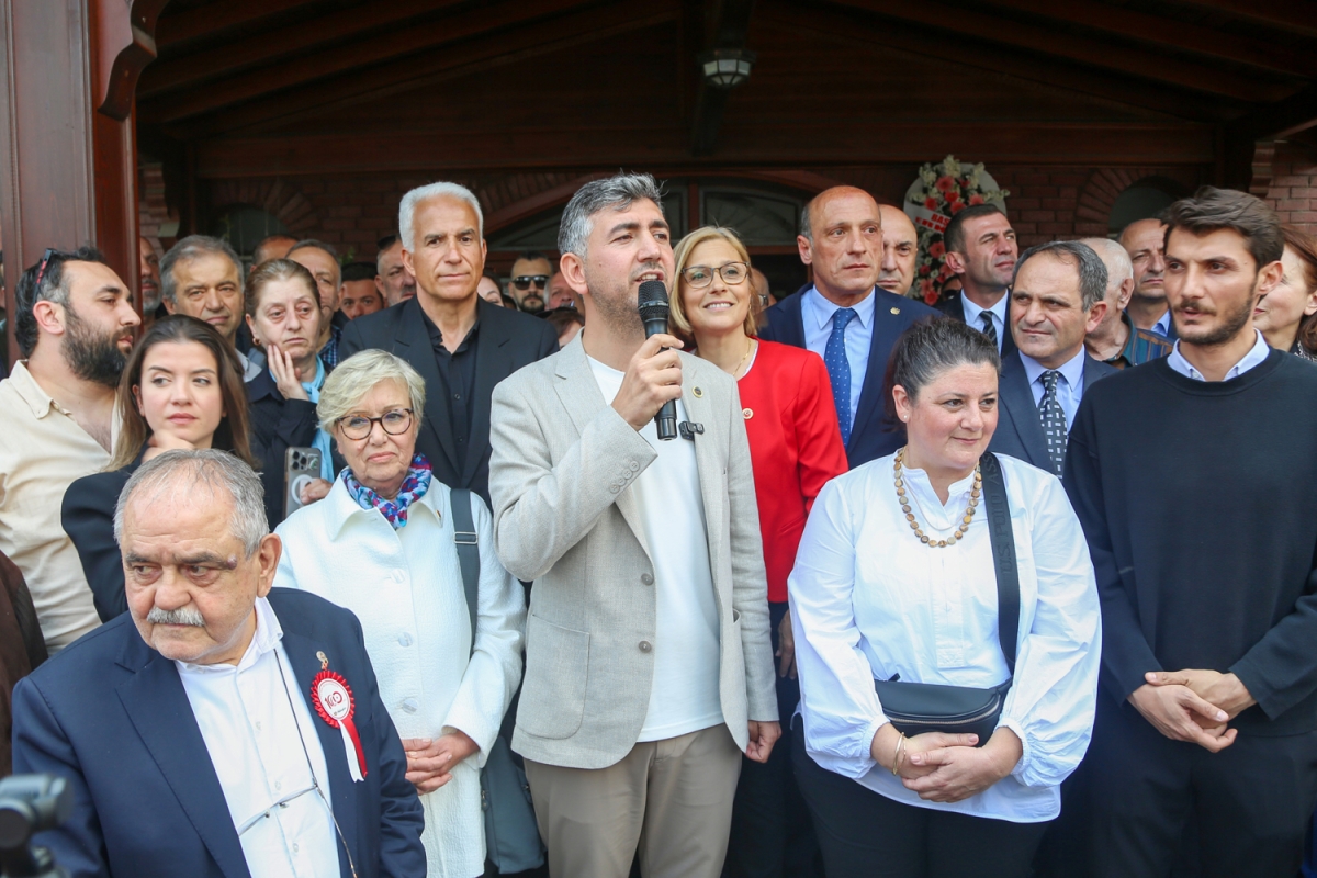 Sapanca’da Devir Teslim Yapıldı, 31 Mart yerel seçimlerini kazanarak CHP'den Sapanca Belediye Başkanı seçilen Nihat Arda Şahin, göreve başladı.