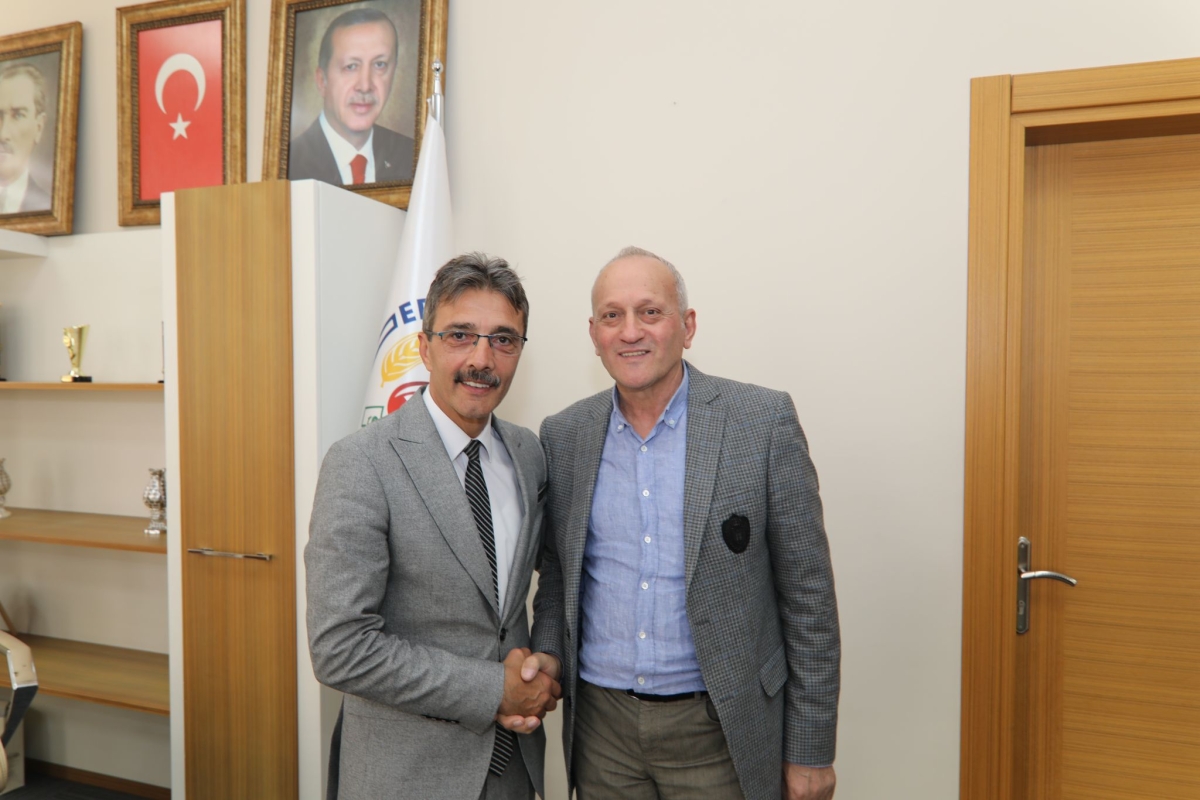 Göreve başlayan Erenler Belediye Başkanı Şenol Dinç’e toplumun her kesiminden hayırlı olsun ziyaretleri sürüyor.