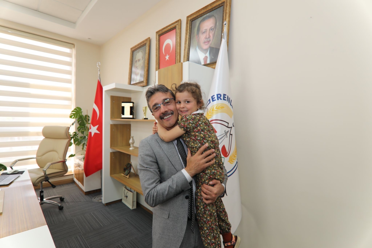 Göreve başlayan Erenler Belediye Başkanı Şenol Dinç’e toplumun her kesiminden hayırlı olsun ziyaretleri sürüyor.