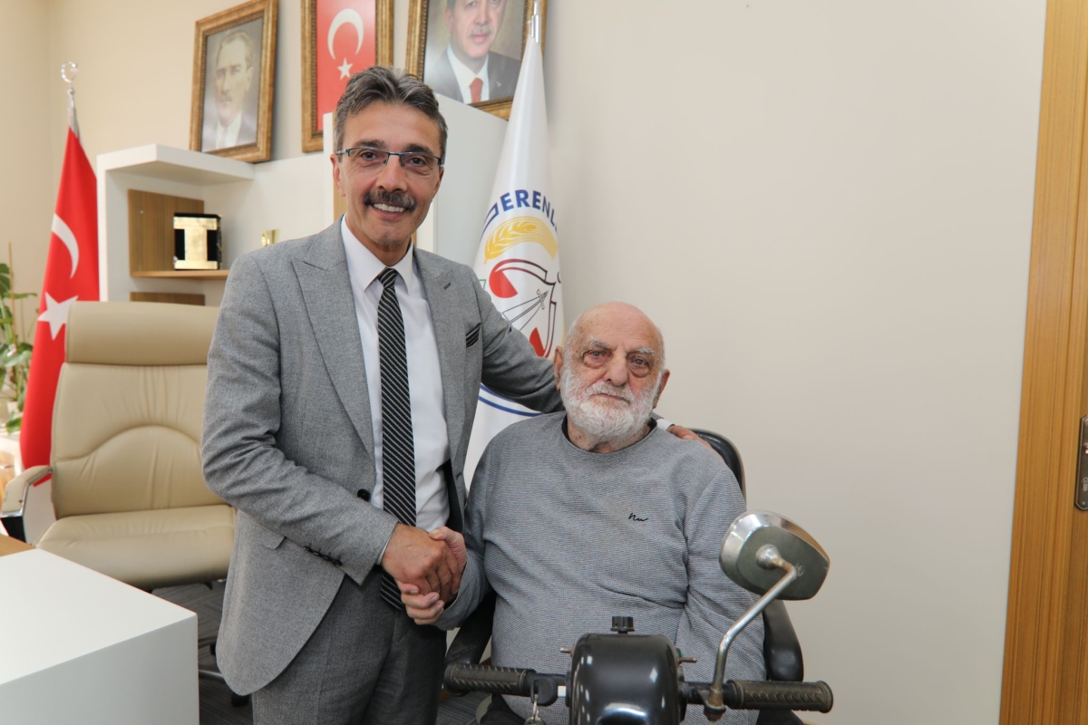 Göreve başlayan Erenler Belediye Başkanı Şenol Dinç’e toplumun her kesiminden hayırlı olsun ziyaretleri sürüyor.