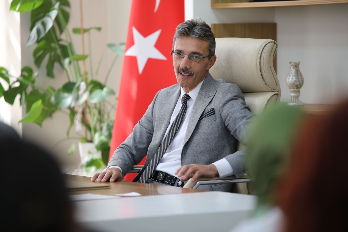 Göreve başlayan Erenler Belediye Başkanı Şenol Dinç’e toplumun her kesiminden hayırlı olsun ziyaretleri sürüyor.