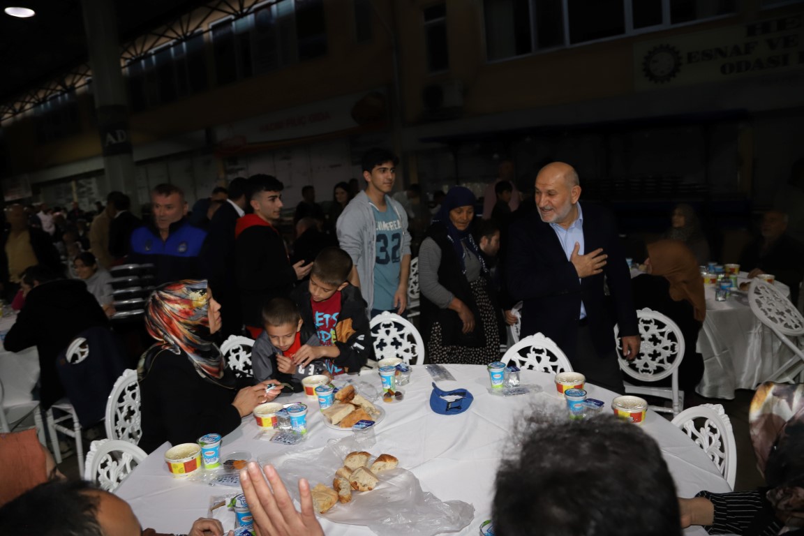 BİNLERCE HENDEK’Lİ KARDEŞLİK İFTARINDA BULUŞTU ( GECENİN ÖNE ÇIKAN FOTOĞRAFLARI )