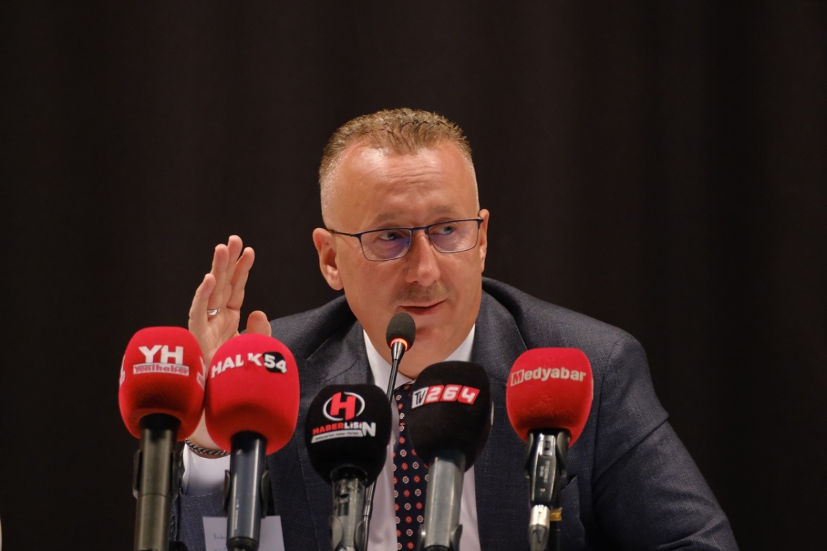 Adapazarı’nda Yeni Dönemin İlk Meclisi Yapıldı ( GÜNÜN ÖNE ÇIKAN FOTOĞRAFLARI )