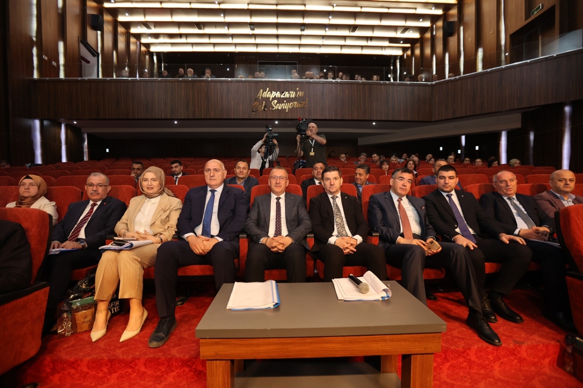 Adapazarı’nda Yeni Dönemin İlk Meclisi Yapıldı ( GÜNÜN ÖNE ÇIKAN FOTOĞRAFLARI )
