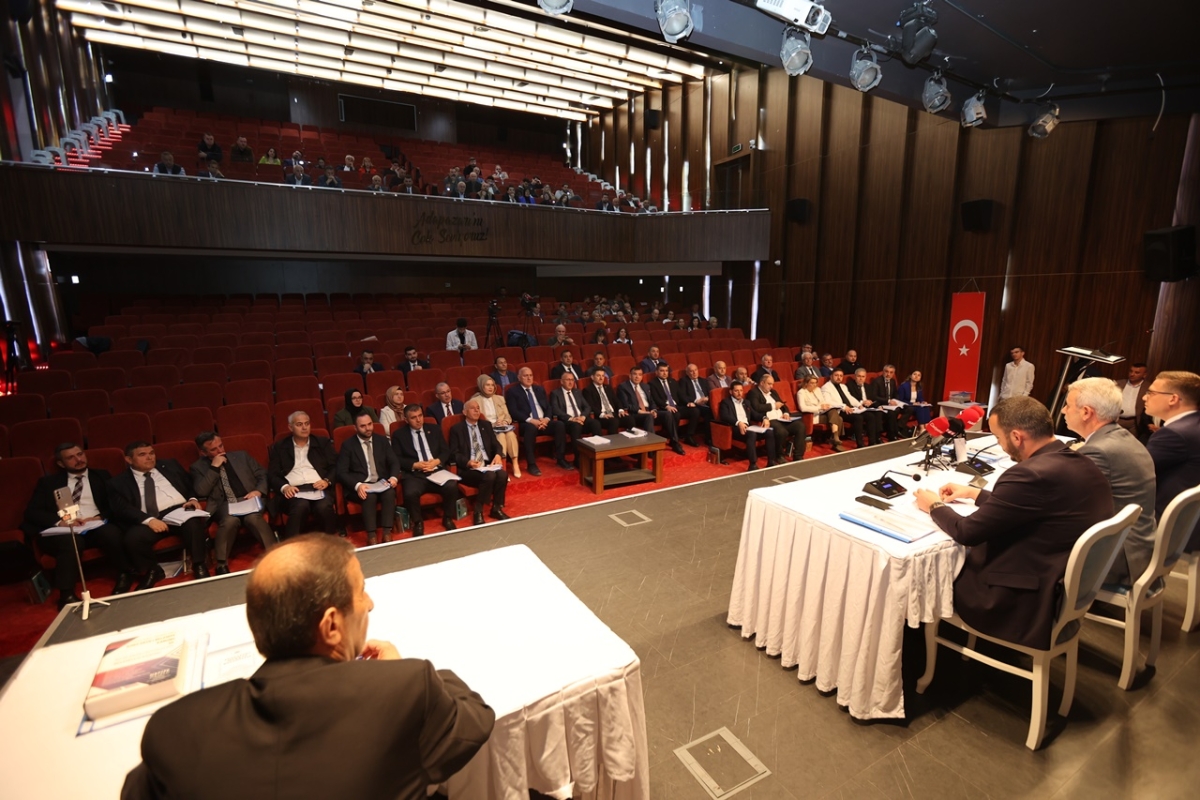 Adapazarı’nda Yeni Dönemin İlk Meclisi Yapıldı ( GÜNÜN ÖNE ÇIKAN FOTOĞRAFLARI )