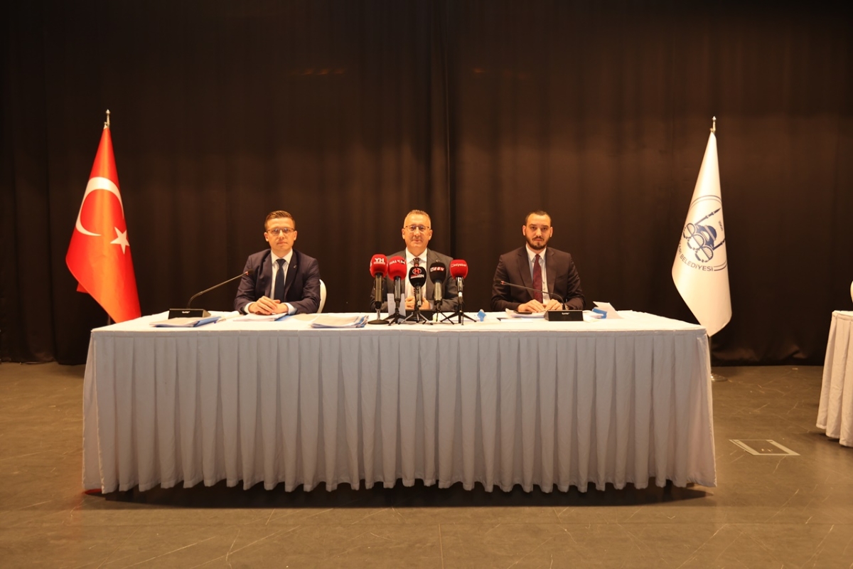 Adapazarı’nda Yeni Dönemin İlk Meclisi Yapıldı ( GÜNÜN ÖNE ÇIKAN FOTOĞRAFLARI )