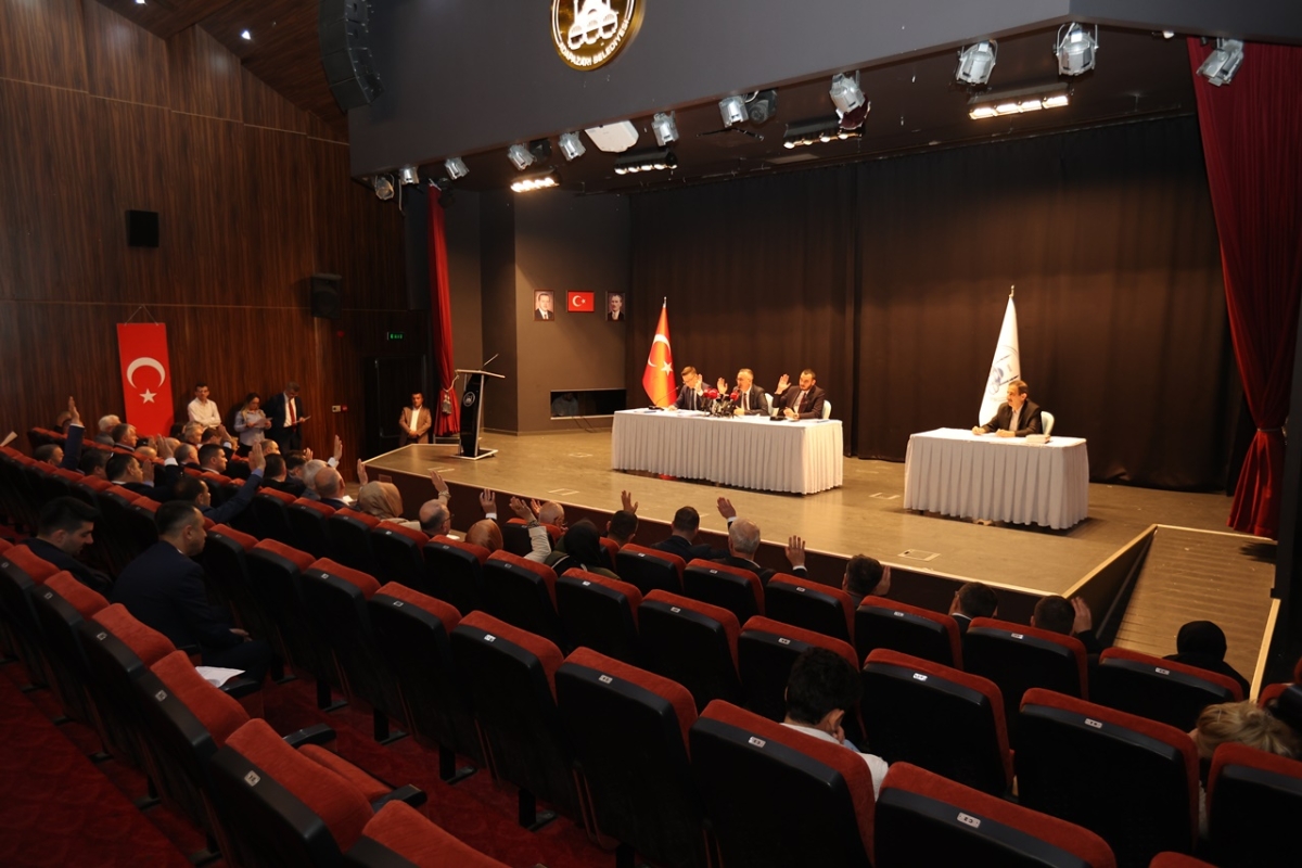 Adapazarı’nda Yeni Dönemin İlk Meclisi Yapıldı ( GÜNÜN ÖNE ÇIKAN FOTOĞRAFLARI )