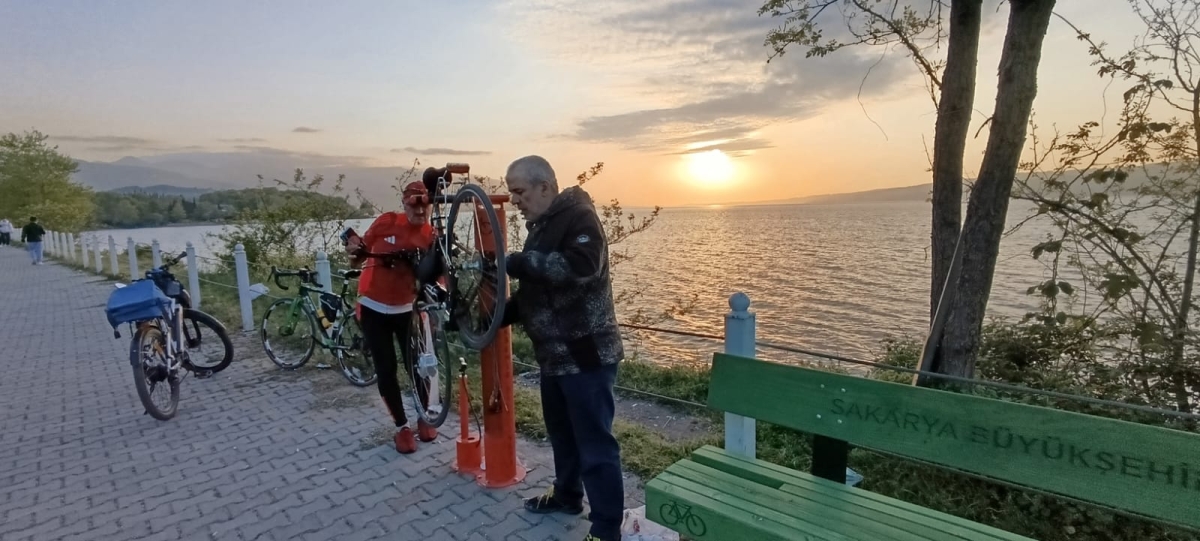 Sakarya Büyükşehir Belediyesi Bisiklet Tamir İstasyonu Sayısını Artırdı (TEŞEKKÜRLER SBB ) Sakarya'da Bisiklet Tamir İstasyonları sayesinde Bisiklet Severler Yolda Kalmayacak