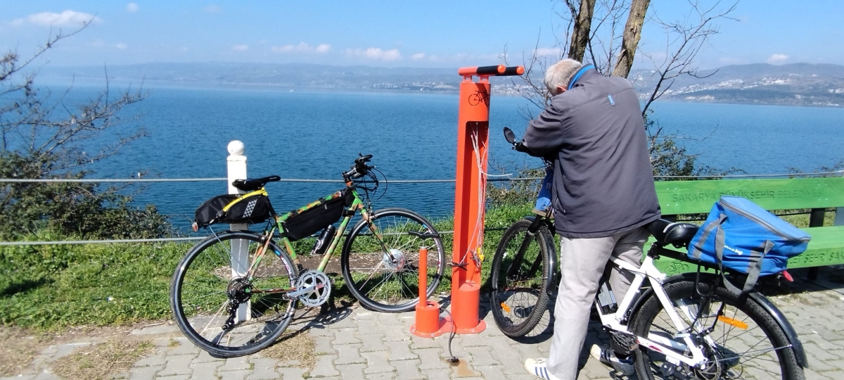 Sakarya Büyükşehir Belediyesi Bisiklet Tamir İstasyonu Sayısını Artırdı (TEŞEKKÜRLER SBB ) Sakarya'da Bisiklet Tamir İstasyonları sayesinde Bisiklet Severler Yolda Kalmayacak