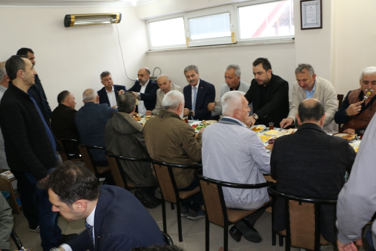 Kars Ardahan Iğdır derneği hemşeri dernekleri Başkan Yusuf Alemdar ile Kahvaltı da bir araya geldi
