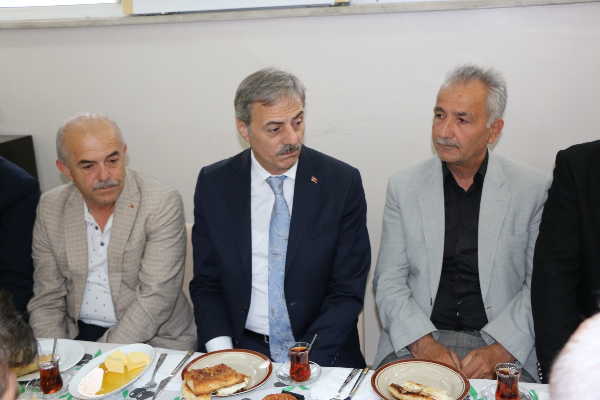 Kars Ardahan Iğdır derneği hemşeri dernekleri Başkan Yusuf Alemdar ile Kahvaltı da bir araya geldi