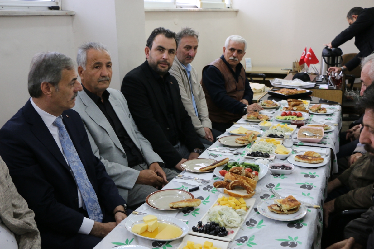 Kars Ardahan Iğdır derneği hemşeri dernekleri Başkan Yusuf Alemdar ile Kahvaltı da bir araya geldi